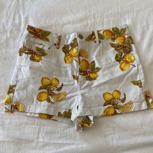 Cute white lemon print high waisted shorts.